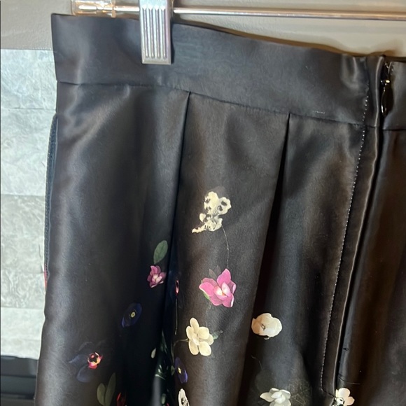 H&M Black A-Line Pleated Sateen Floral print skirt size 10 - Picture 13 of 16